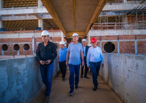 Ronaldo Lessa visitou nesta quarta-feira (2) o canteiro de obras do Hospital Metropolitano do Agreste