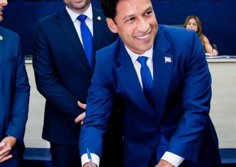 Rodrigo Cunha toma posse como novo prefeito de Maceió