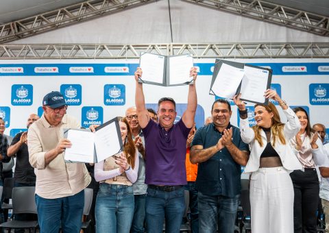 Paulo Dantas também assinou a ordem de serviço para a pavimentação de novas vias no município