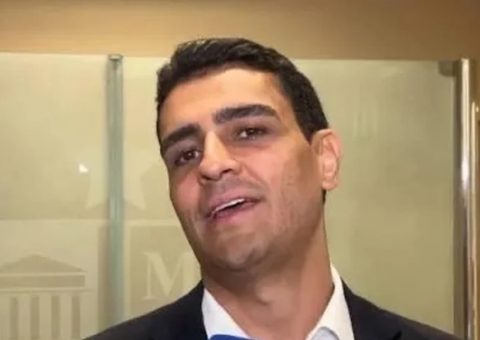 Justiça bloqueia contas de JHC para pagar dívida a publicitário