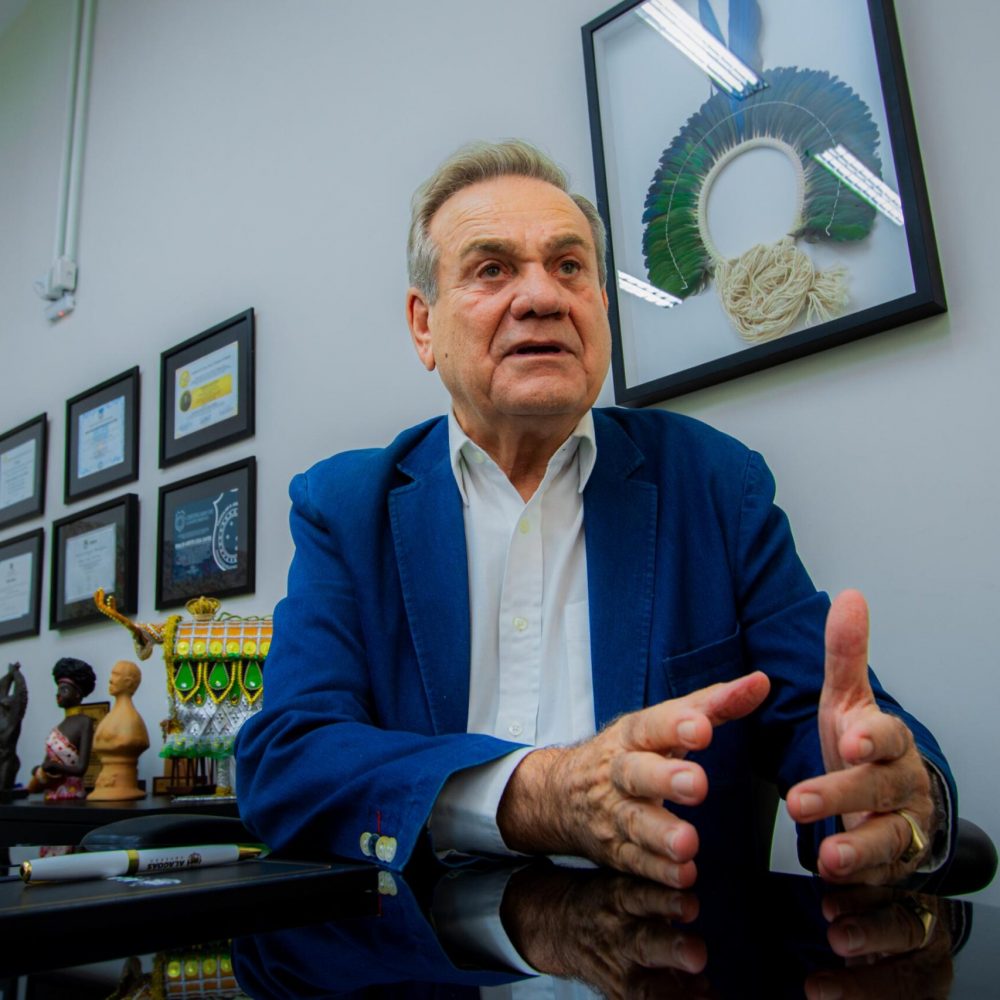 Ronaldo Lessa anunciou nesta sexta-feira (9) a renúncia ao cargo de vice-governador de Alagoas. A decisão tem efeito imediato.